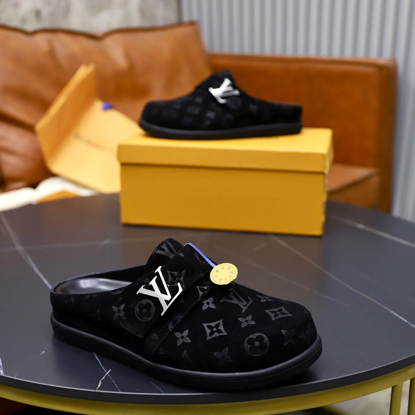 Ex-factory price: 520💰🙅‍♂️🙅‍♂️🙅‍♂️Birkenstock Brand: LV Louis Vuitton Standard code: 38-45 (cowhide lining) Grade: Same as the official website Material: Original leather design Original rubber wear-resistant molded outsole Style category: Men's fashion sandals Distinguished luxury brand elements Top luxury Color: Actual picture color